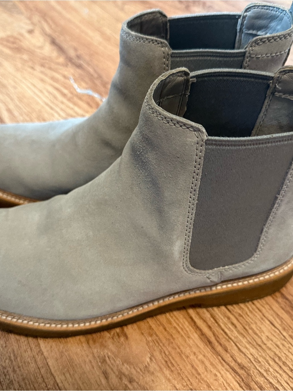Clarks Men's Gray Suede Chukka Boots